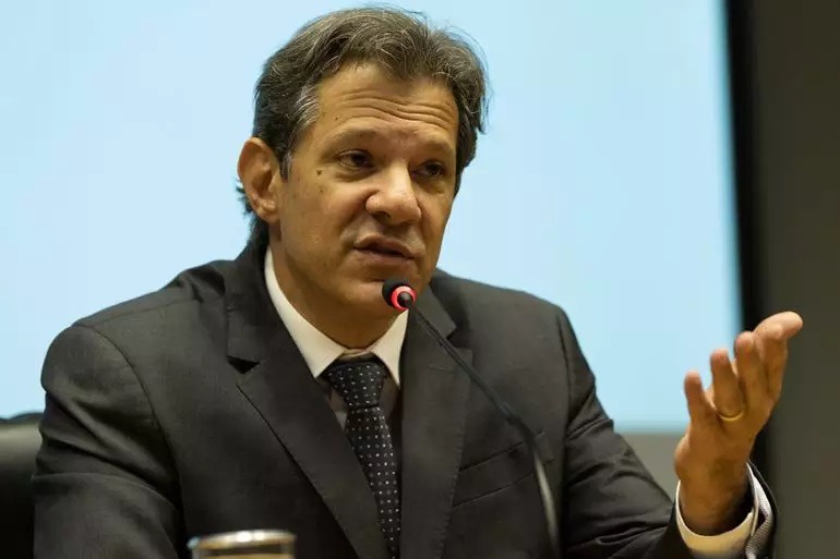 Haddad conta fake news: ‘Brasil não cresce desde 2015’