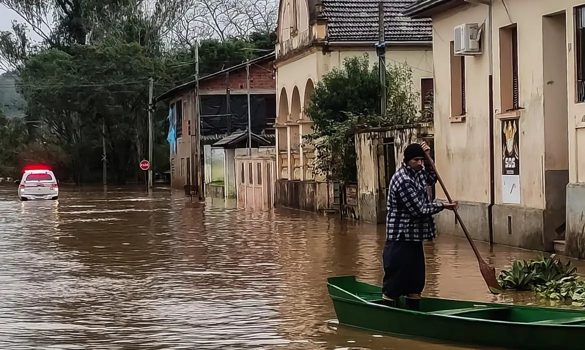 Sobe para 13 o número de mortos em consequência das chuvas no RS