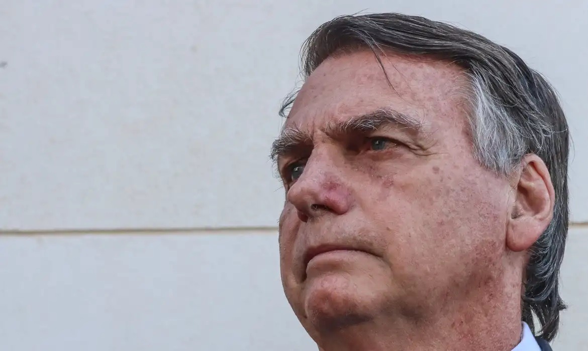 Bolsonaro é levado a SP para tratar erisipela e obstrução intestinal