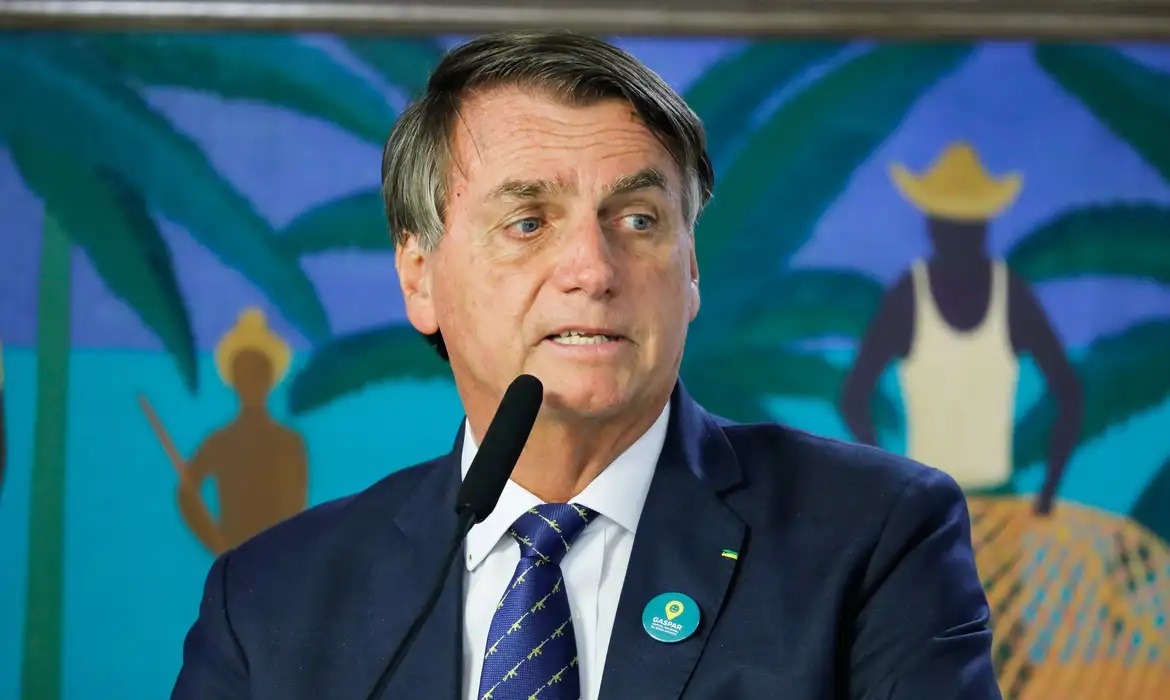 Bolsonaro diz estar melhorando da infecção na perna; veja imagem