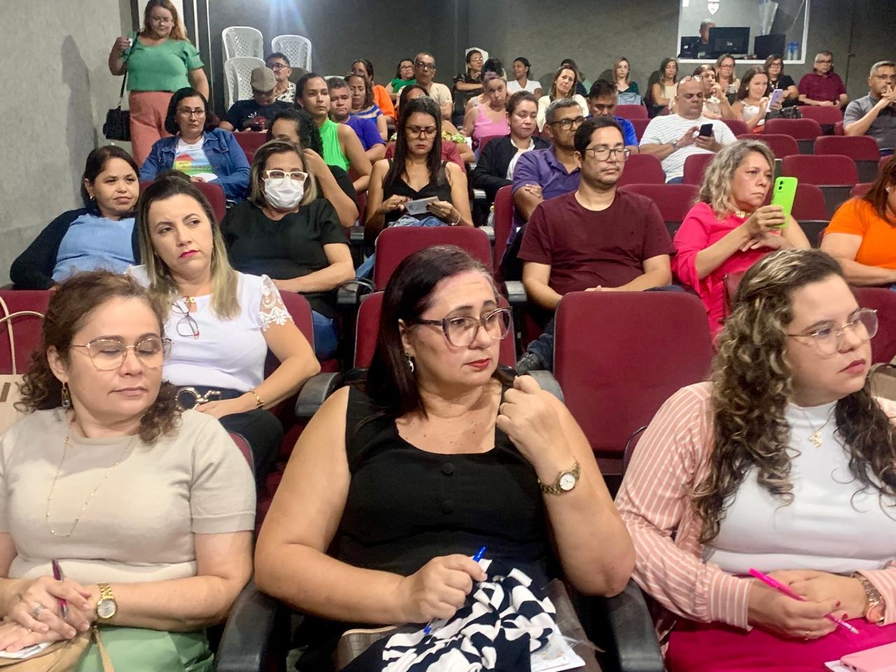 Gestores escolares participam de formação mensal em Parnamirim