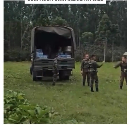 [VÍDEO] Logística do exército para carregar caminhão com água vira meme