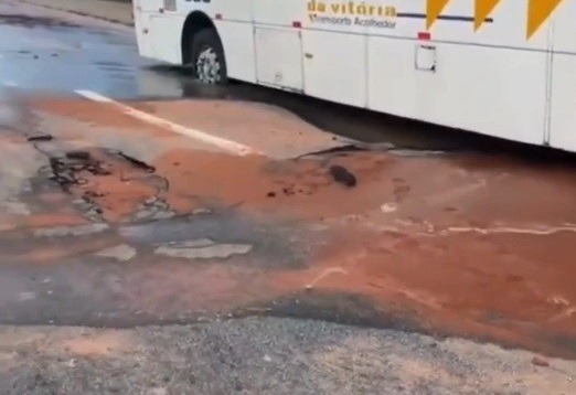 Serviço de retirada de vazamento na marginal da BR-101, em Natal, deve ser concluído na quarta-feira