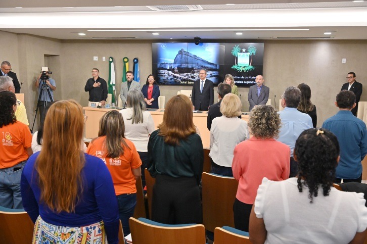 Frente Parlamentar debate direitos de crianças e adolescentes órfãos no Brasil