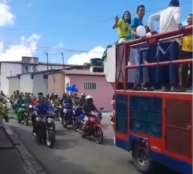 Atacante campeã com seleção brasileira sub-20 é recebida com desfile em carro aberto no interior do RN