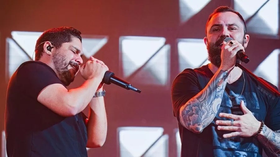 VÍDEO: Jorge, da dupla com Mateus, interrompe show após fã jogar celular no palco