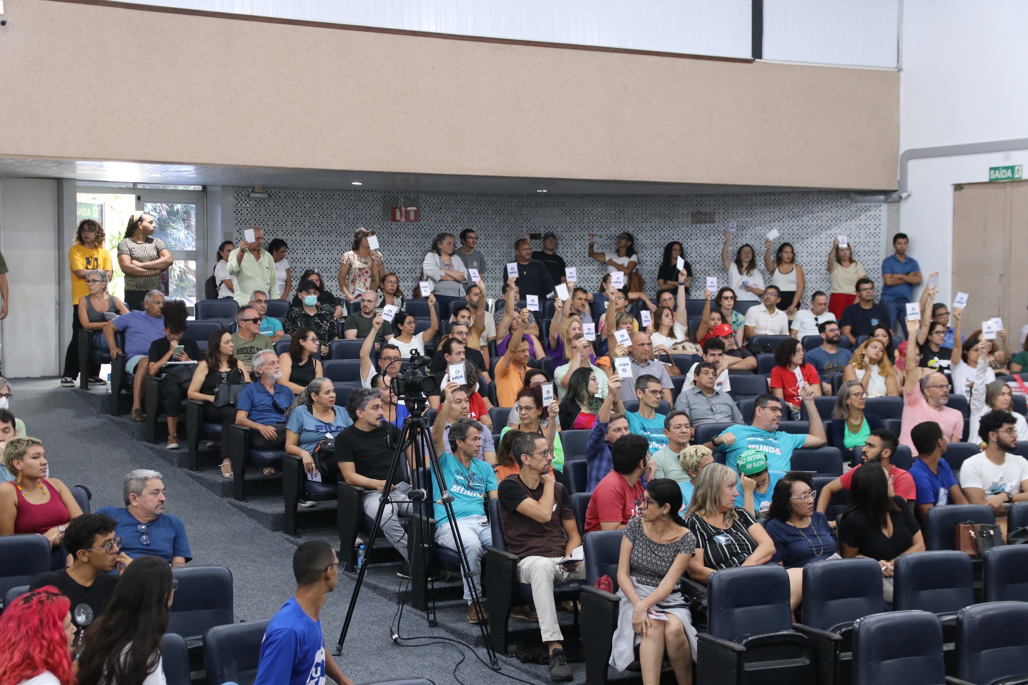 Em assembleia, docentes da UFRN rejeitam proposta do Governo; decisão passará por plebiscito