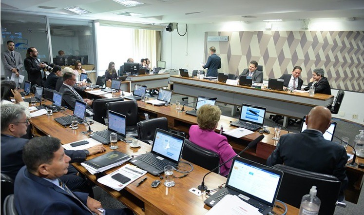 Comissão do Senado aprova projeto de Styvenson que prevê castração química para estupradores