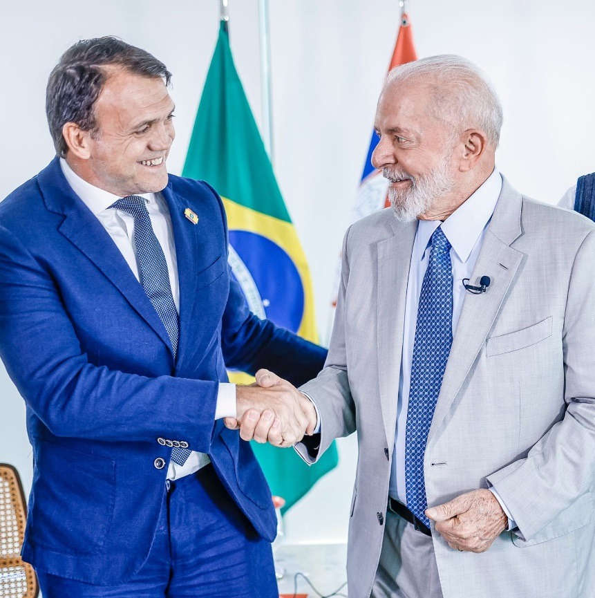 Lula recebe diplomata da Sérvia e se surpreende com presença de Petkovic