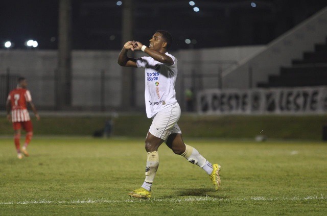 Atacante pede desligamento e deixa o ABC