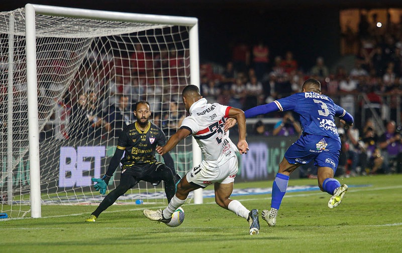 VÍDEO: Goleiro faz milagre em defesa pela Copa do Brasil; ASSISTA ao lance