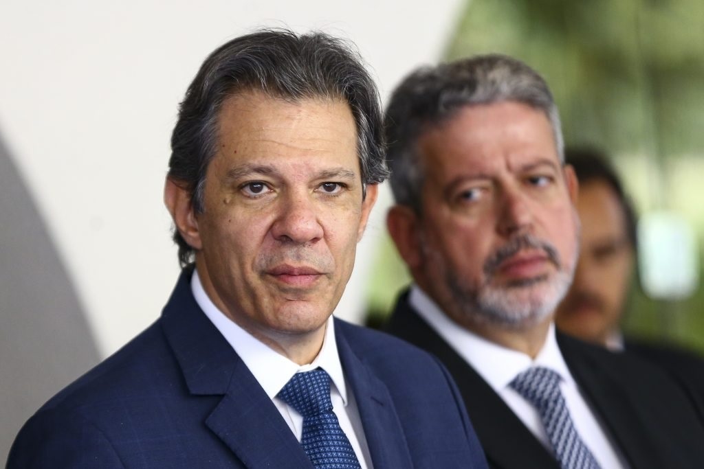Lula põe Lira e Haddad em ‘saia justa’ após vetar MP que ele próprio assinou