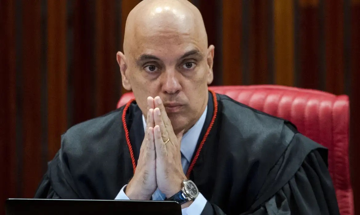 Moraes critica matéria do UOL sobre estratégia de Bolsonaro no TSE