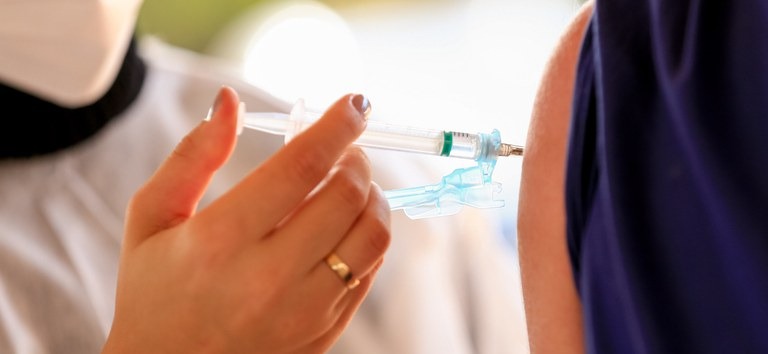 Saúde incinerou R$ 227 milhões em vacinas da Covid em 2024