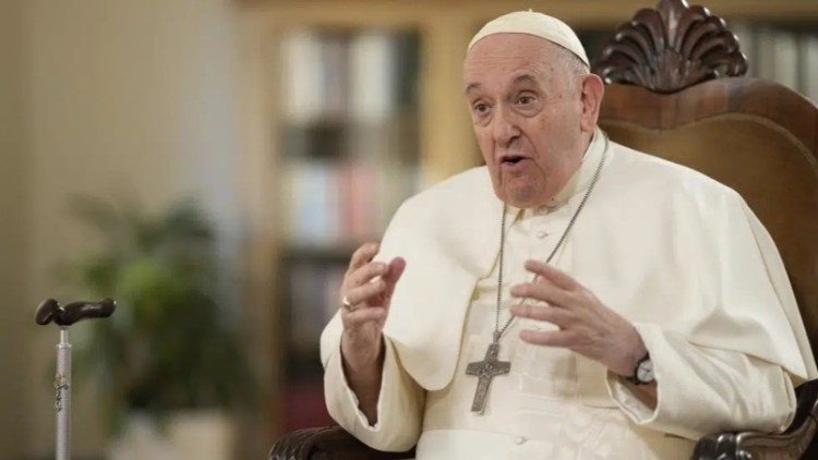 Papa Francisco diz a bispos que “já há bichice demais” nos seminários