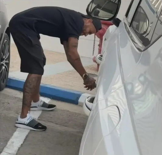 VÍDEO: Neymar fura pneus de carro de brasileiro do Al-Hilal após ‘pegadinha’