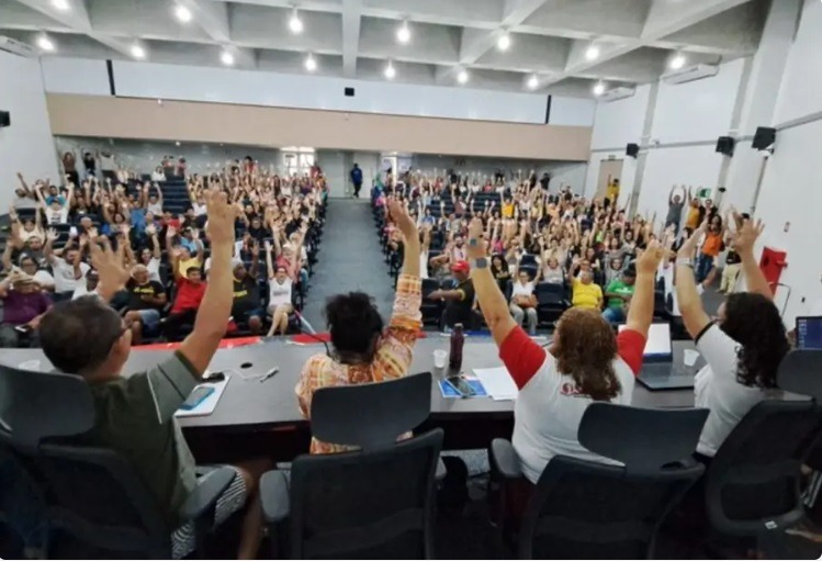 Parados desde 14 de março, servidores técnicos da UFRN decidem permanecer em greve