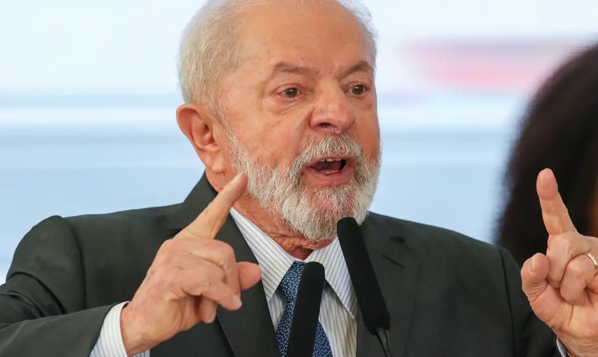 'O núcleo do governo é politicamente medíocre. Quem está no Planalto não está dando conta', diz jornalista
