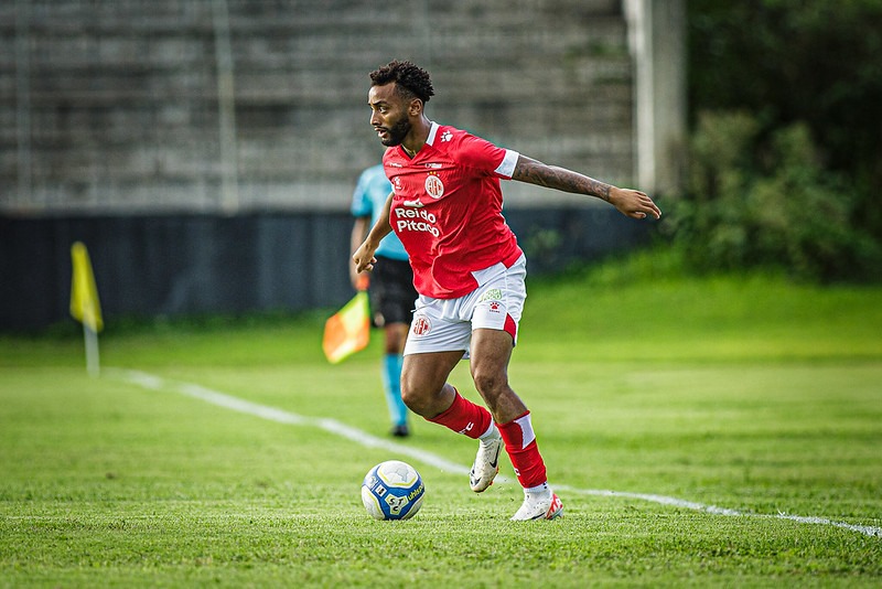 Atacante recebe proposta do futebol europeu e deixa o América-RN