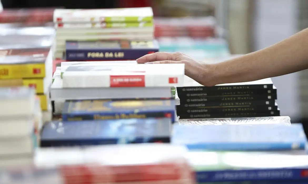 Professores elegem os melhores livros de cada Estado; confira quais do RN