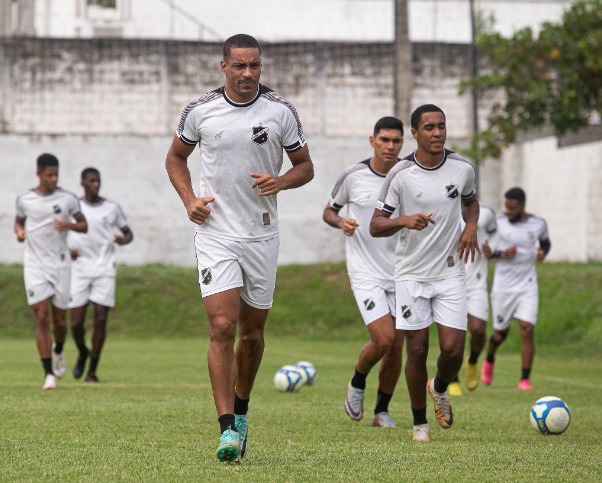 ABC, Palmeiras e Vasco x Flamengo no Brasileirão; veja os jogos de hoje e onde assistir