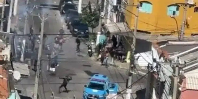 VÍDEO: Torcedores de Vasco e Flamengo brigam nos arredores do Maracanã antes do clássico