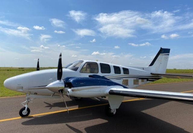 Duas pessoas morrem após aeronave cair em área de mata em Santa Catarina