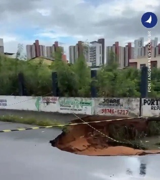 VÍDEO: Com chuvas, crateras se formam em Nova Parnamirim e Natal; assista