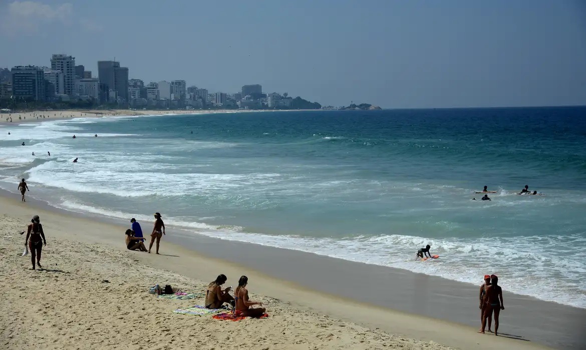 Entenda por que é errado dizer que praias serão privatizadas