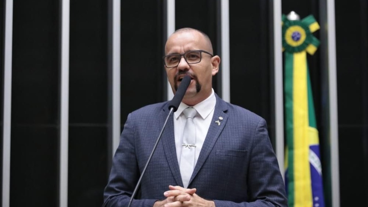 Deputado manda Natália Bonavides lavar a boca para falar da Polícia Militar