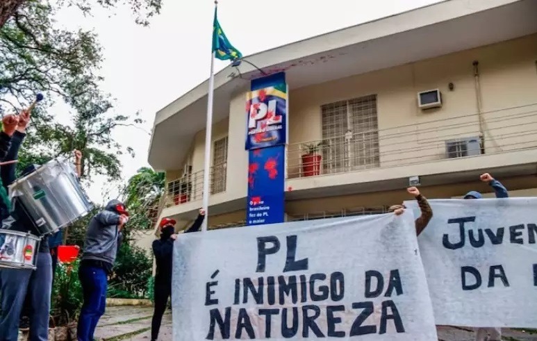 MST ataca sede do PL em São Paulo