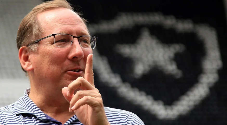Dono do Botafogo, John Textor publica vídeo com provável manipulação do VAR no jogo Botafogo x Palmeiras; ASSISTA