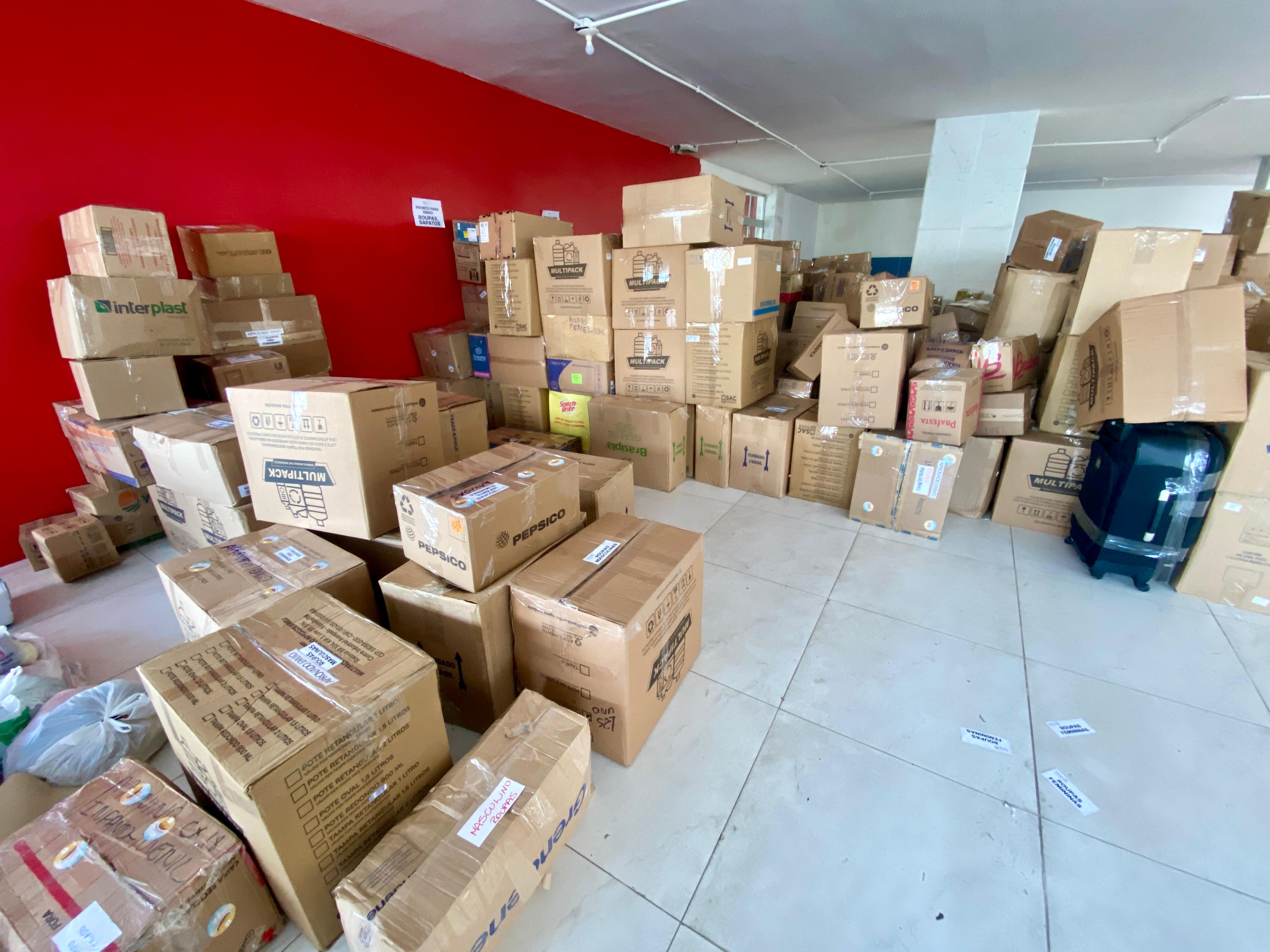 Quase 50 toneladas de doações ao RS foram arrecadadas na Sede Social do América; organização convoca ajuda de voluntários