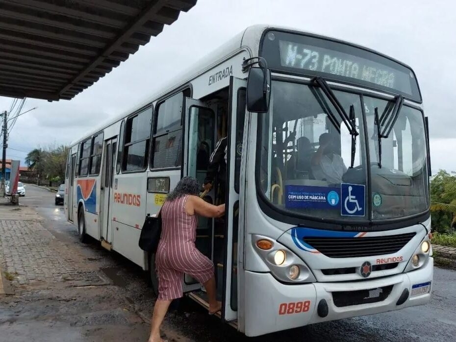 Motoristas de ônibus fecham acordo com empresários e desistem de entrar em greve em Natal
