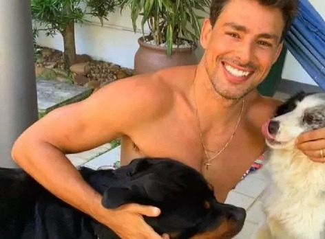 Cauã Reymond diz que cães foram envenenados e faz apelo: 'Maldade'