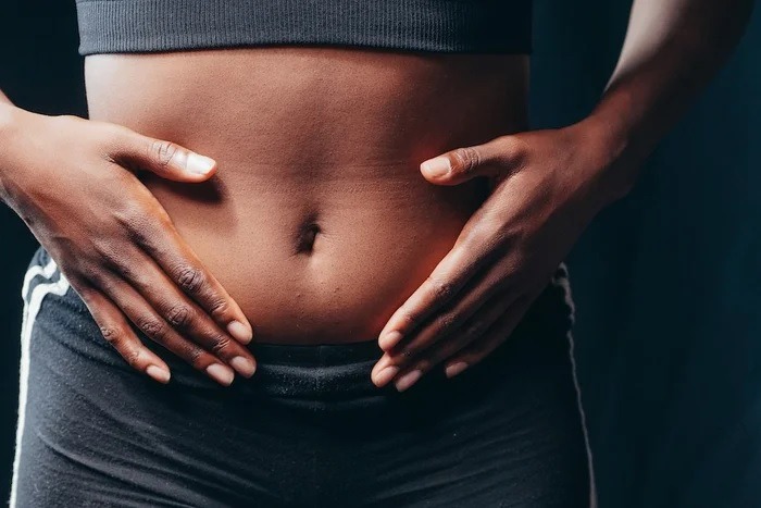 Nutricionista ensina receita de chá que “seca” a barriga e desincha