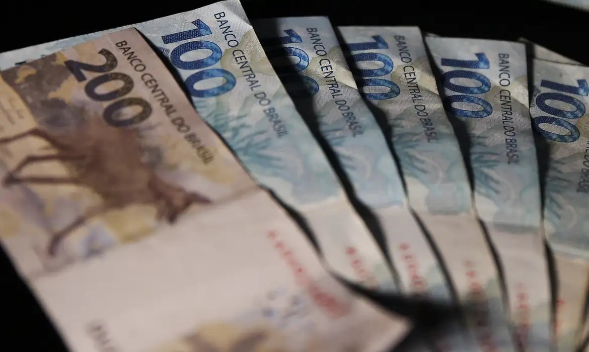 'Dinheiro esquecido': brasileiros ainda não sacaram R$ 8,16 bilhões de valores a receber; veja como resgatar