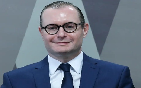 Linguagem neutra destoa das normas do português, diz Cristiano Zanin