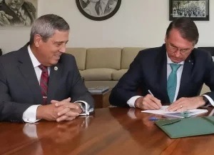 Ministro do TSE anula 2ª condenação de Bolsonaro e Braga Netto