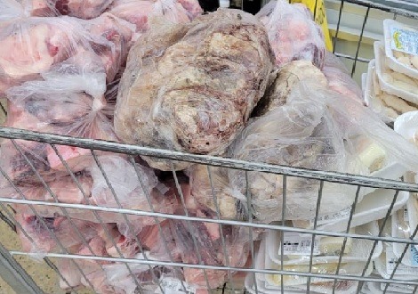Procon apreende 70 kg de alimentos vencidos em supermercado na Grande Natal