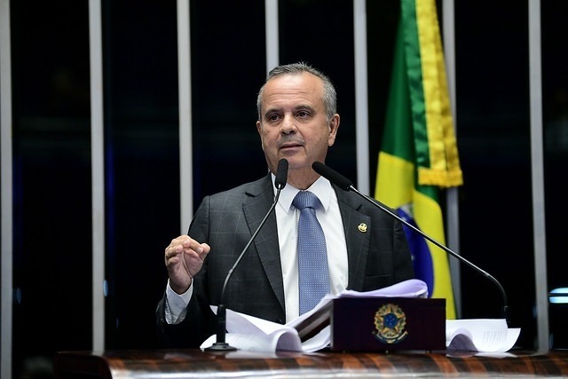 Senador denuncia quadrilha digital agindo no Planalto