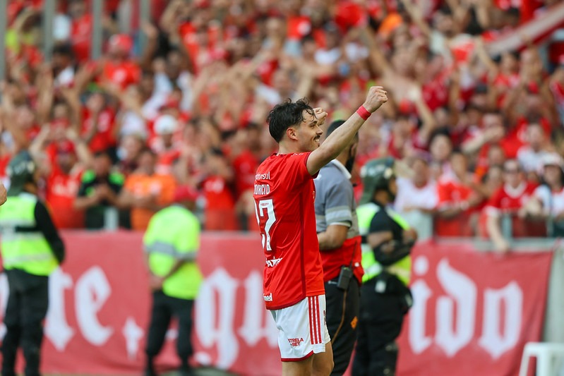 Palmeiras está próximo de anunciar meia destaque no Brasileirão e mira atacante do futebol europeu