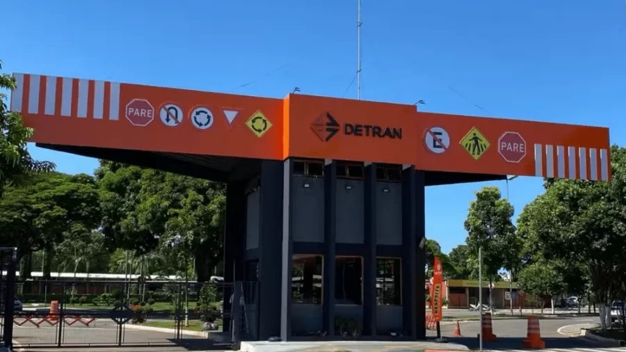 Detran é condenado a indenizar mulher que teve nome trocado por 'safada'