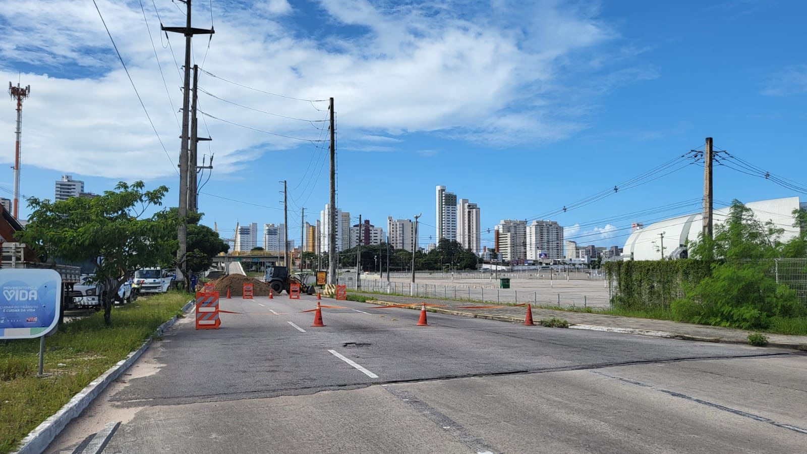 Obra interdita trecho da avenida Prudente de Morais