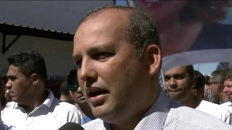 Após ser considerado foragido, presidente do Solidariedade se entrega à PF