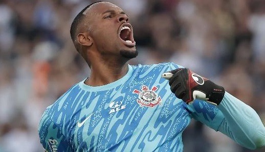 VÍDEO: Carlos Miguel faz defesa de cinema em Corinthians 2x2 São Paulo