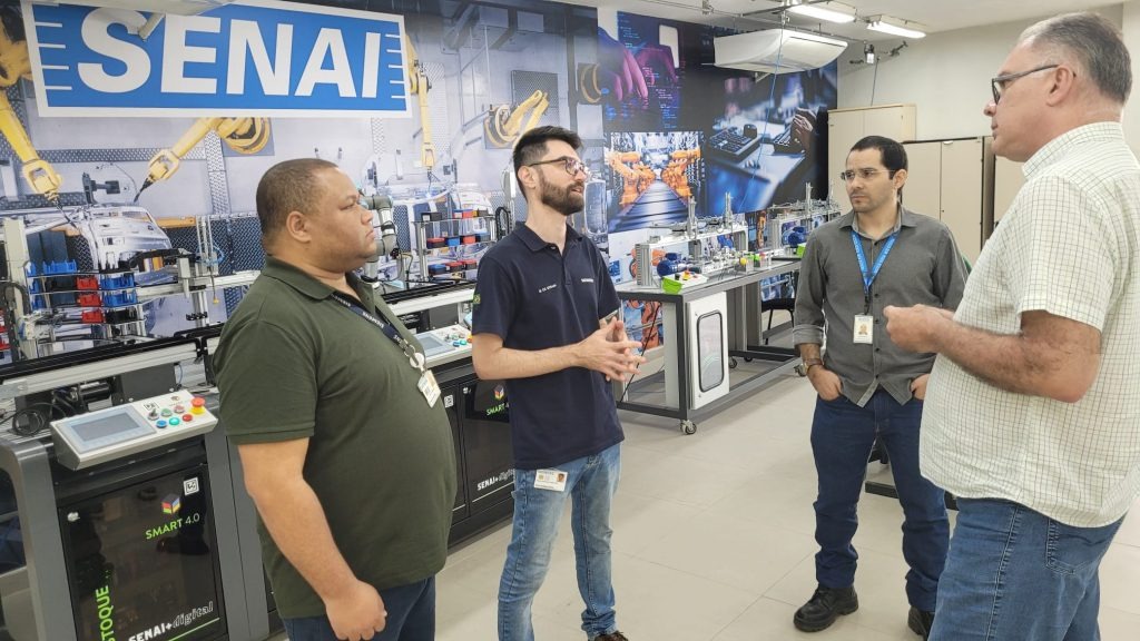 Gigante global de tecnologia discute implantação de projetos na área da educação em Natal