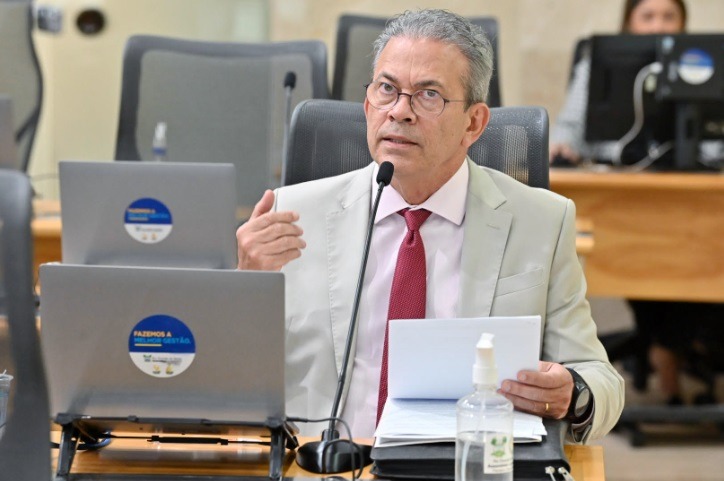 Hermano Morais alerta importância de denunciar violência contra idosos