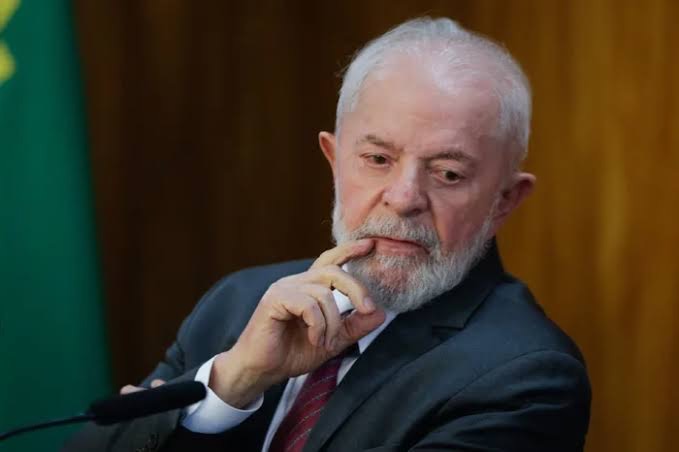 Tem que parar de ter filho, diz Lula a mãe de 3 crianças