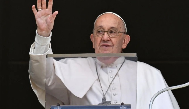 Estudante pede ao Papa Francisco que pare de usar linguagem homofóbica